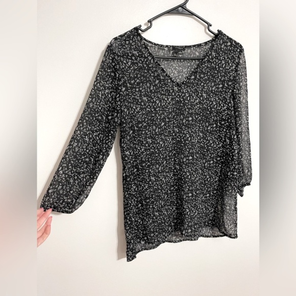 Ann Taylor Flowing Sheer Black and White Blouse |‎ Size S